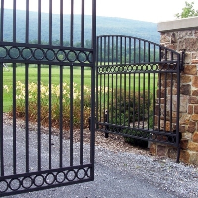 Driveway-Gate-with-Rings